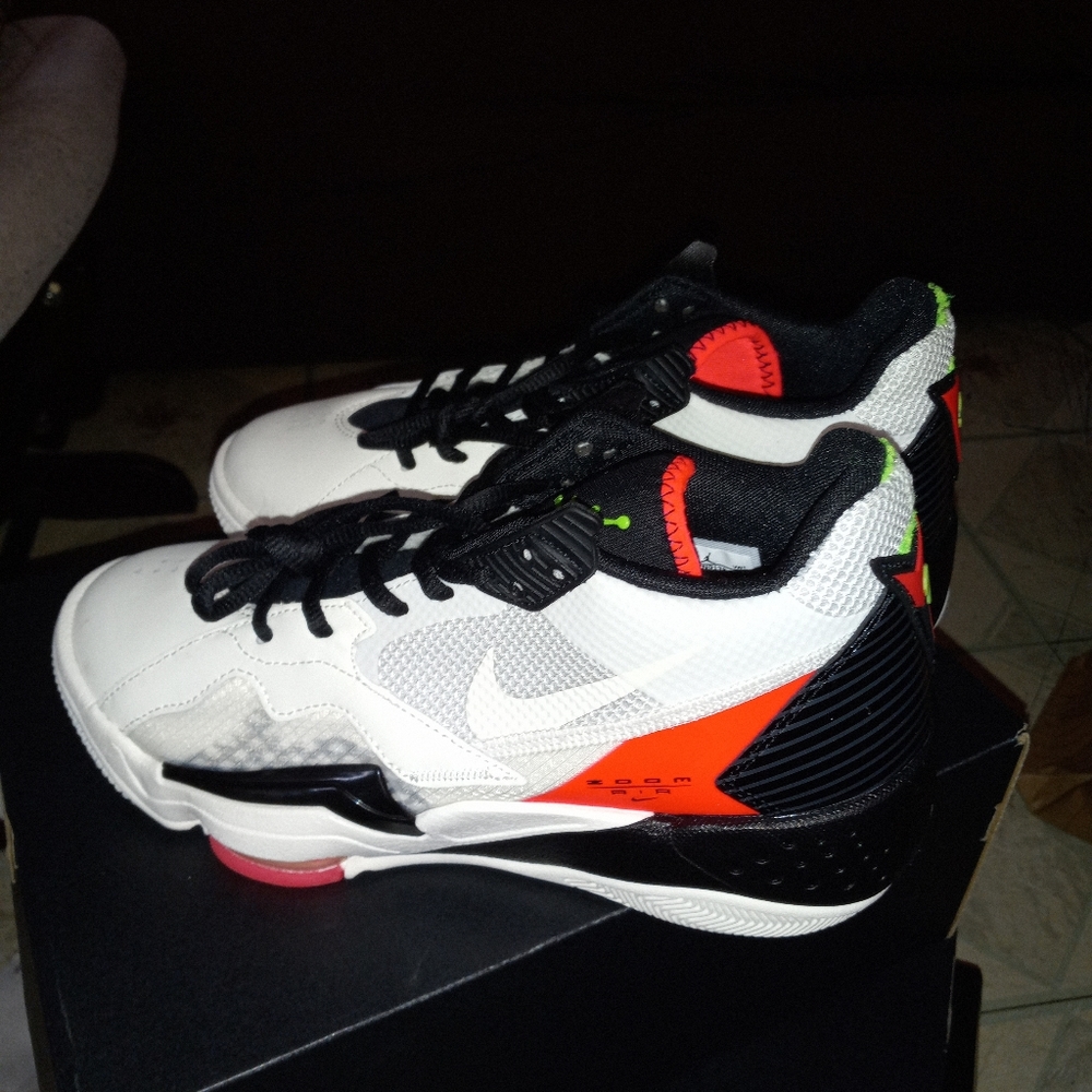 Sneakers - Picture 3 of 4
